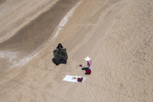 Spullen in het zand